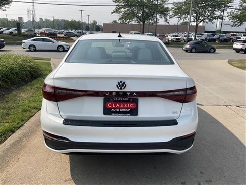 New 2025 Volkswagen Jetta SE image 3