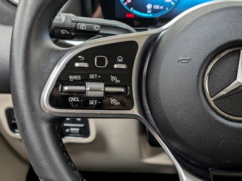 Used 2022 Mercedes-Benz GLA 250 4MATIC w/ Premium Package image 30