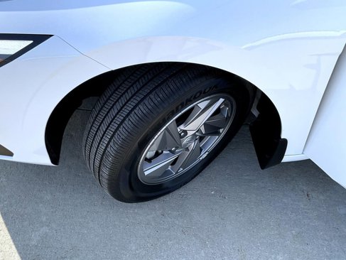Certified 2025 Hyundai Elantra SE image 24