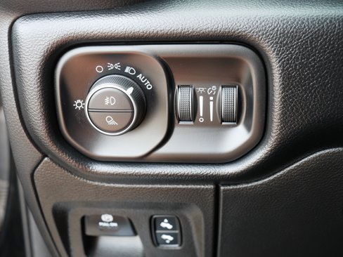 Used 2019 RAM 1500 Laramie image 26