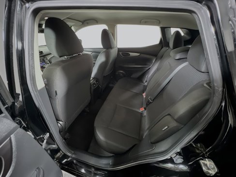 Used 2020 Nissan Rogue Sport S image 29