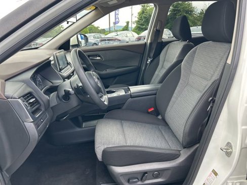 Used 2023 Nissan Rogue SV image 14