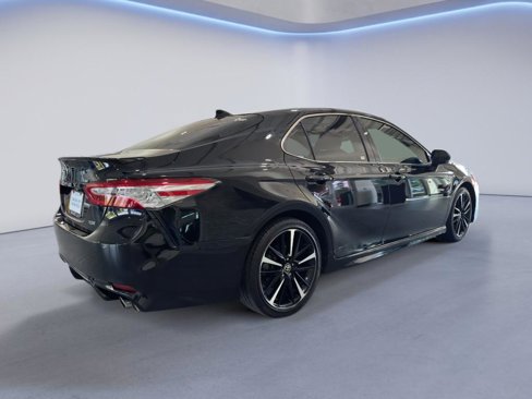 Used 2020 Toyota Camry XSE image 5