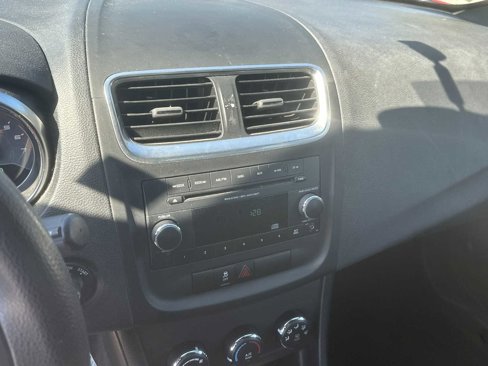 Used 2013 Dodge Avenger SE image 13