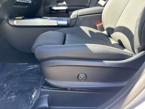 New 2025 Mercedes-Benz GLB 250 4MATIC image 15