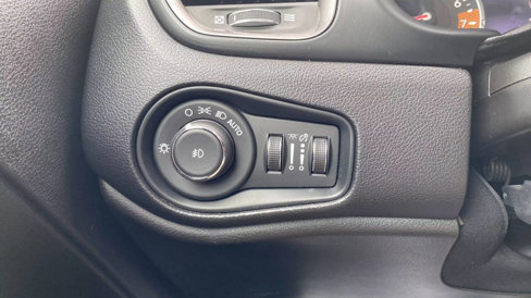 Used 2020 Jeep Renegade Limited w/ UConnect 8.4 Nav Group image 17