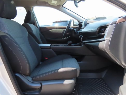 Used 2023 Nissan Rogue SV image 5