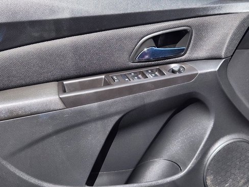 Used 2015 Chevrolet Cruze LT image 10