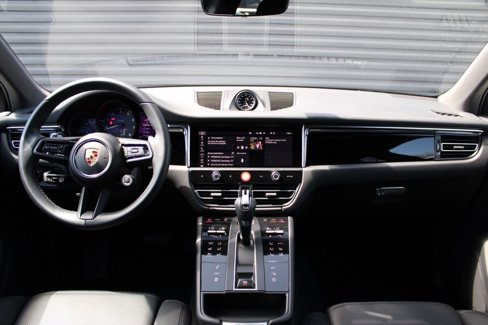 Used 2024 Porsche Macan image 16