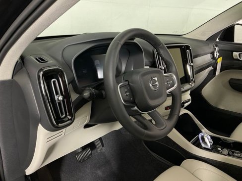 New 2025 Volvo XC40 B5 Plus w/ Protection Package Premier image 19