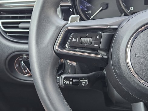 Certified 2025 Porsche Macan image 36