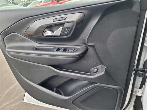 Used 2024 GMC Terrain SLT image 13