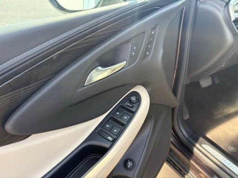 Used 2020 Buick Envision Essence image 11