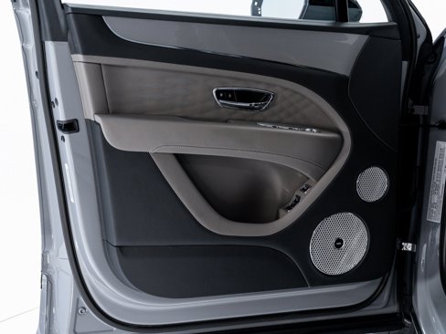 Certified 2024 Bentley Bentayga Extended Wheelbase image 11