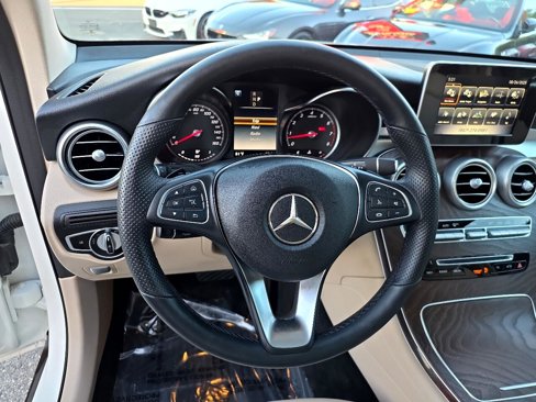 Used 2019 Mercedes-Benz GLC 300 4MATIC w/ Premium Package image 33