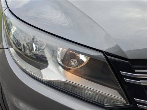 Used 2016 Volkswagen Tiguan S image 4