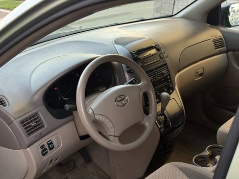 Used 2010 Toyota Sienna LE image 17