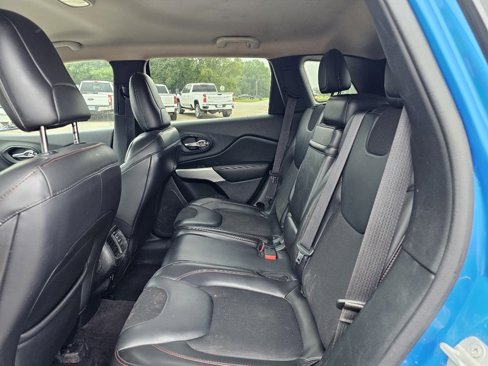 Used 2018 Jeep Cherokee Trailhawk w/ Cold Weather Group image 10
