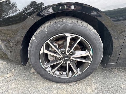 Used 2023 Kia Forte LXS w/ LXS Technology Package image 9