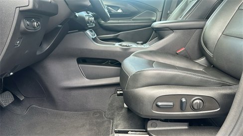 Used 2024 GMC Terrain SLT image 21