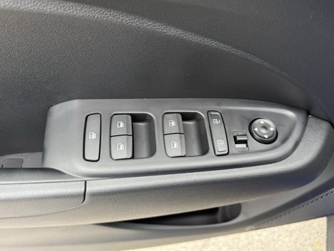New 2025 Hyundai Venue SE image 10
