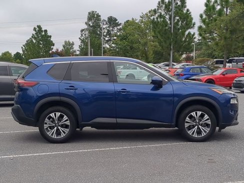 Used 2023 Nissan Rogue SV image 3