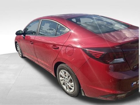 Used 2019 Hyundai Elantra SE w/ Winter Weather Package image 3