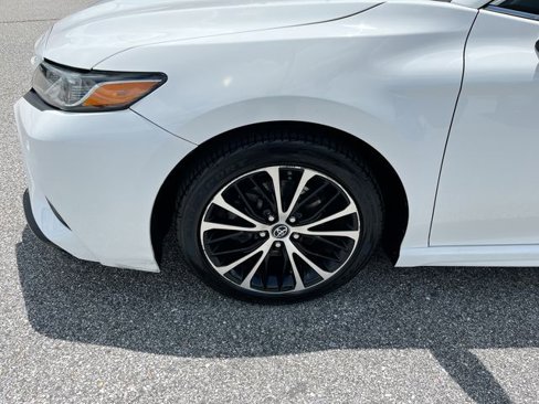 Used 2019 Toyota Camry SE image 14