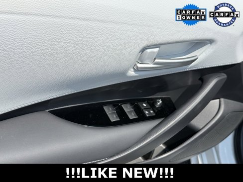 Used 2025 Toyota Corolla SE w/ SE Package image 22