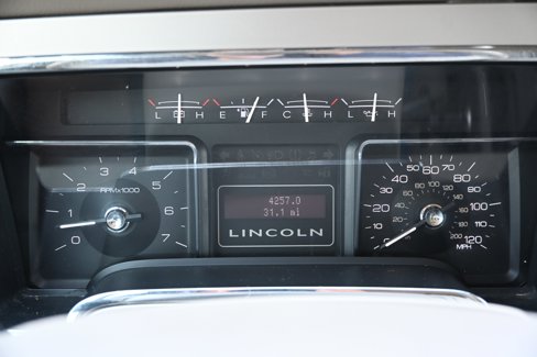 Used 2010 Lincoln Navigator 4WD image 39