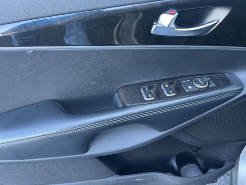 Used 2017 Kia Sorento LX image 12