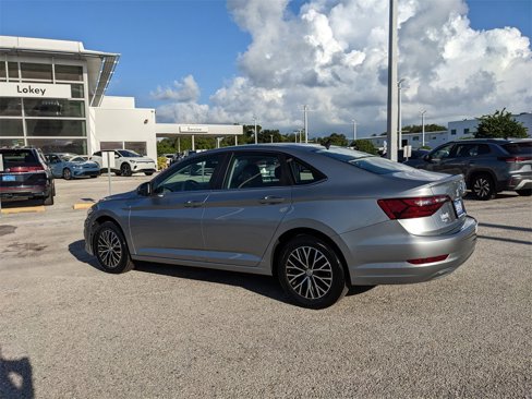 Certified 2020 Volkswagen Jetta SE image 5