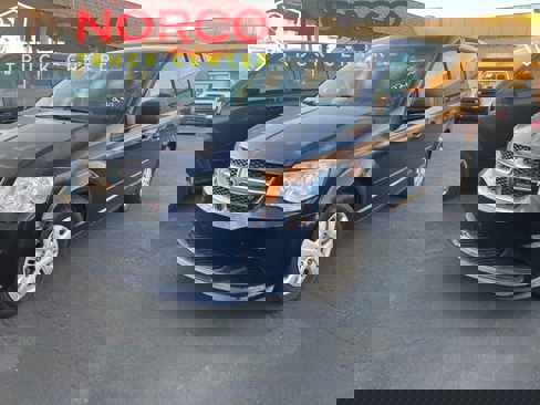 Used 2016 Dodge Grand Caravan SE w/ Quick Order Package 29E SE image 2