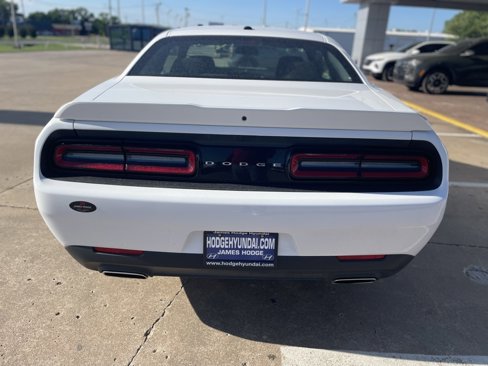 Used 2022 Dodge Challenger SXT image 7