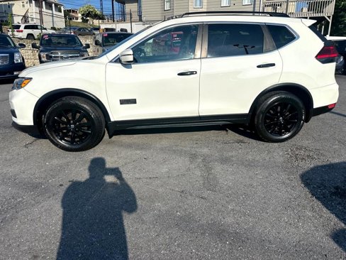 Used 2017 Nissan Rogue SV image 4