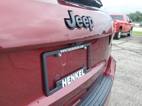 Used 2020 Jeep Grand Cherokee Altitude image 28