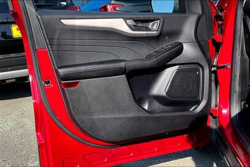 Used 2022 Ford Escape SE w/ SE Sport Appearance Package image 21
