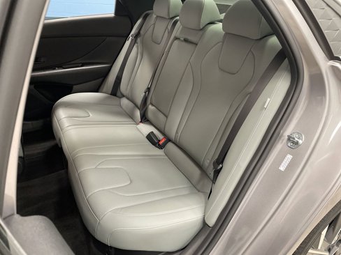 Used 2024 Hyundai Elantra Limited image 32