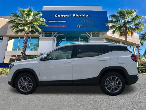 Used 2024 GMC Terrain SLT image 8