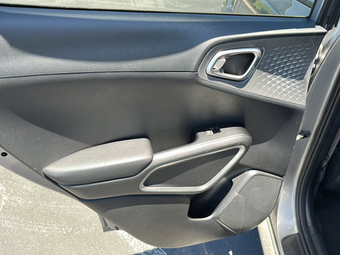 Used 2023 Kia Soul LX w/ LX Technology Package image 31