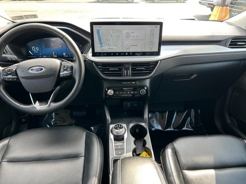 Used 2023 Ford Escape Platinum image 3