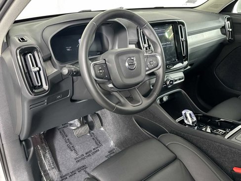 Certified 2025 Volvo XC40 B5 Plus image 9