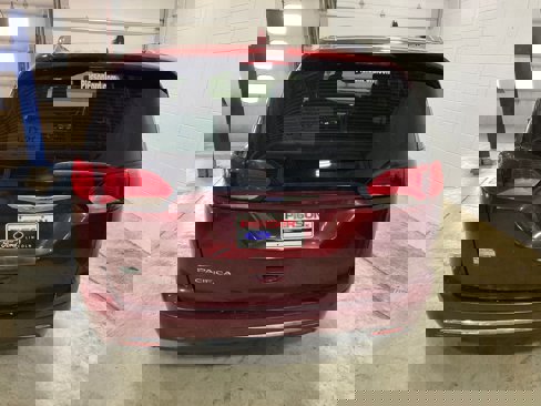 Used 2018 Chrysler Pacifica Touring-L w/ Premium Audio Group image 14