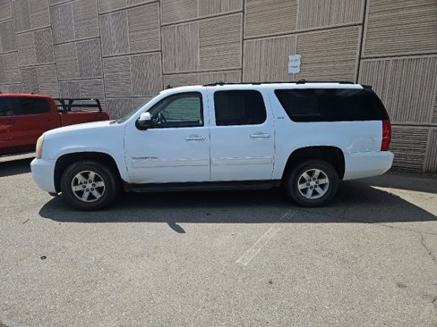 Used 2011 GMC Yukon XL SLT w/ SLT-2 Equipment Package image 2