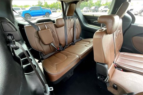 Used 2018 Chrysler Pacifica Limited image 26
