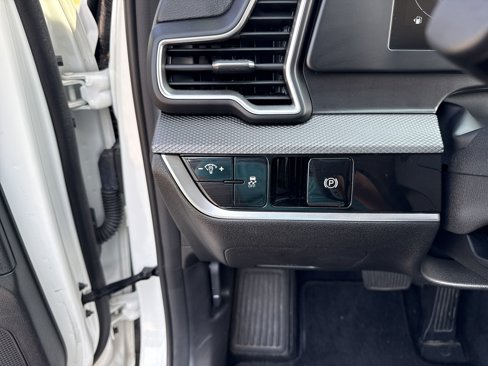 Used 2023 Kia Sportage LX image 14