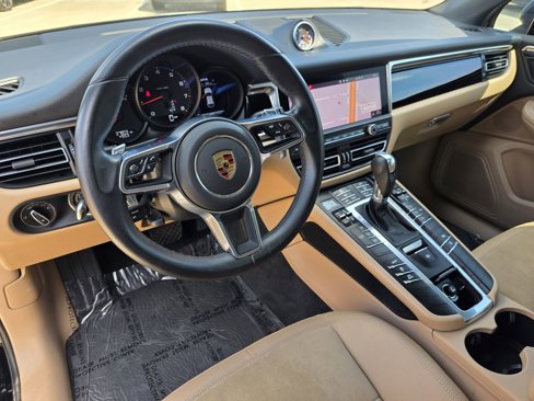 Certified 2021 Porsche Macan image 4