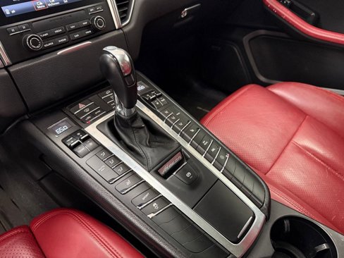 Used 2017 Porsche Macan image 17