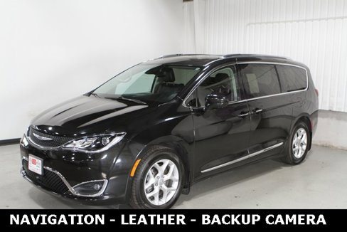 Used 2020 Chrysler Pacifica Touring-L Plus w/ Tire & Wheel Group image 2
