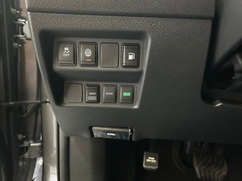 Used 2019 Nissan Rogue S image 18